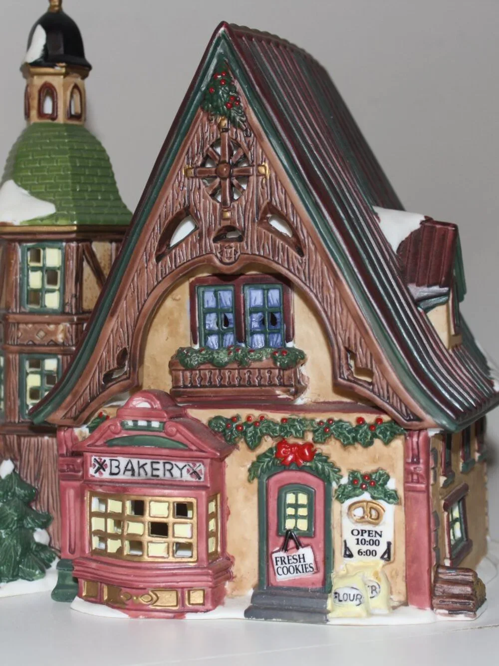 Vintage Heartland Valley Village Christmas Bakery House Light Up Porceain House